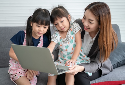mother and two children with a laptop